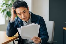 従業員の横領の兆候とは？社内不正のサイン・数字の異常・発覚前の確認ポイントを解説