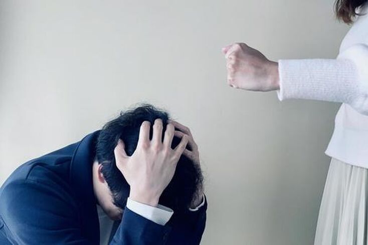 パパ活相手の女性にパパ活をしている事を家族や会社にバラすと脅されているがどうしたら良い？