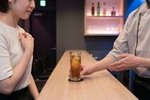 メンズコンカフェへの通いが増えた家族をどう支える？本人を責めずに話し合う方法を紹介 
