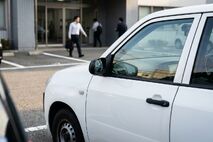 社用車の私的利用を疑ったときの確認方法は？GPSや日報で利用状況を確かめる方法と判断時の注意点を解説